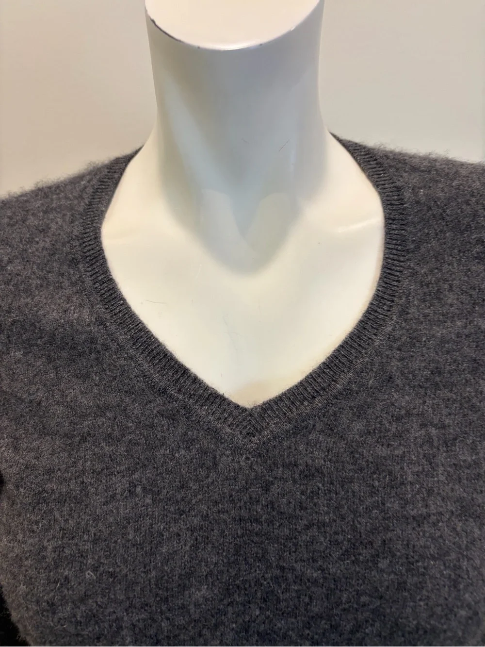 CHARTER CLUB 100% Cashmere Dark Gray V-Neck Sweater